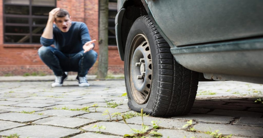 The dangers of driving on a deflated tire and how to fix it